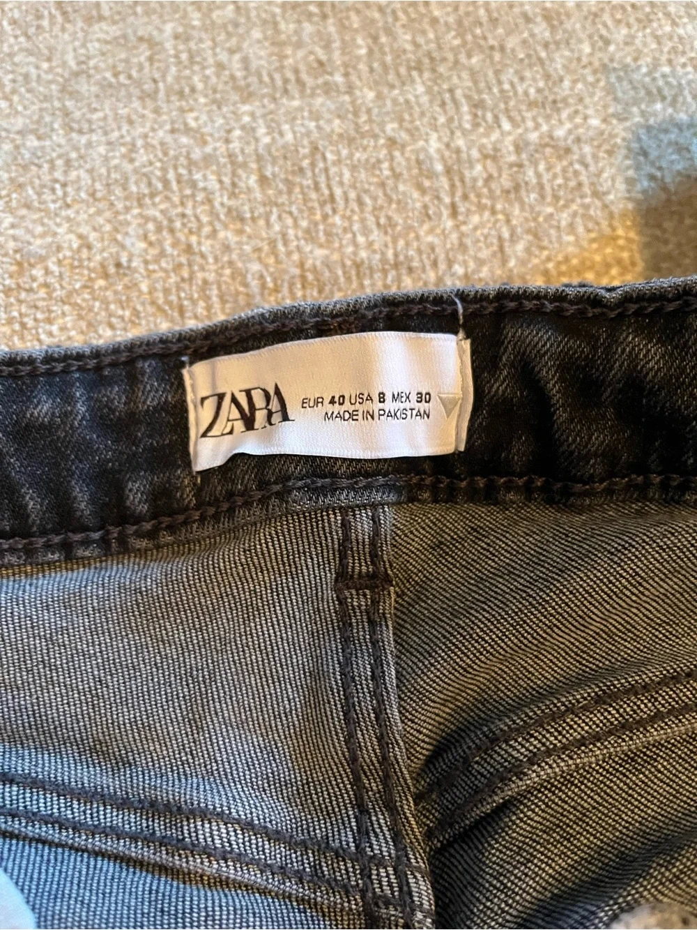 Zara Women Straight Leg Jeans in Black